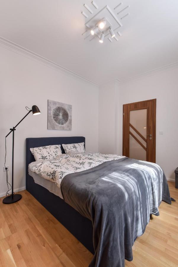Cosy & Renovated 2Bd Flat Near Vitoshka By Flat Mаnager Apartman Szófia Kültér fotó